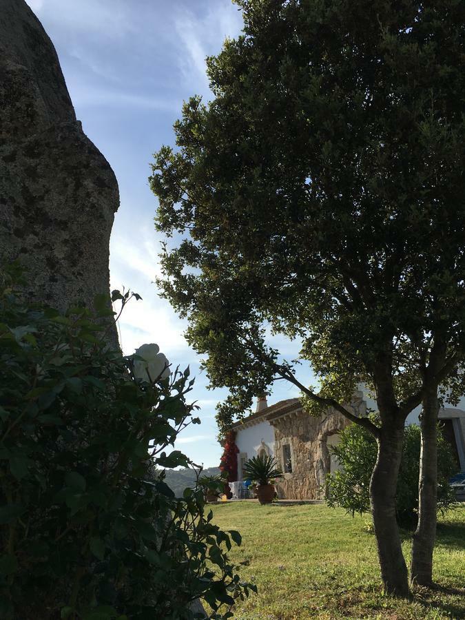 Lu Cuccumiau Country B&B Arzachena Eksteriør billede